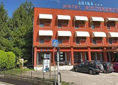 Aries Hotel Lesa Luaran gambar