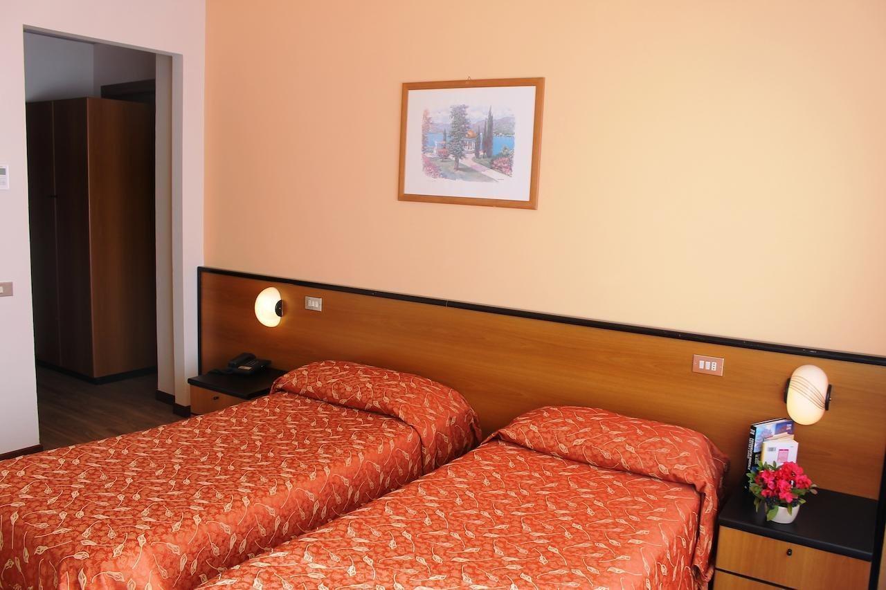 Aries Hotel Lesa Luaran gambar
