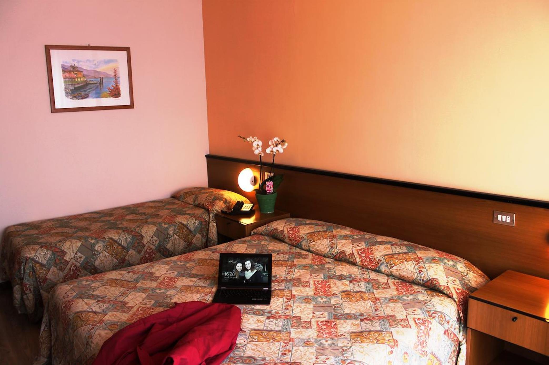 Aries Hotel Lesa Luaran gambar
