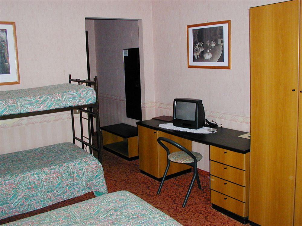 Aries Hotel Lesa Luaran gambar