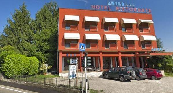 Aries Hotel Lesa Luaran gambar