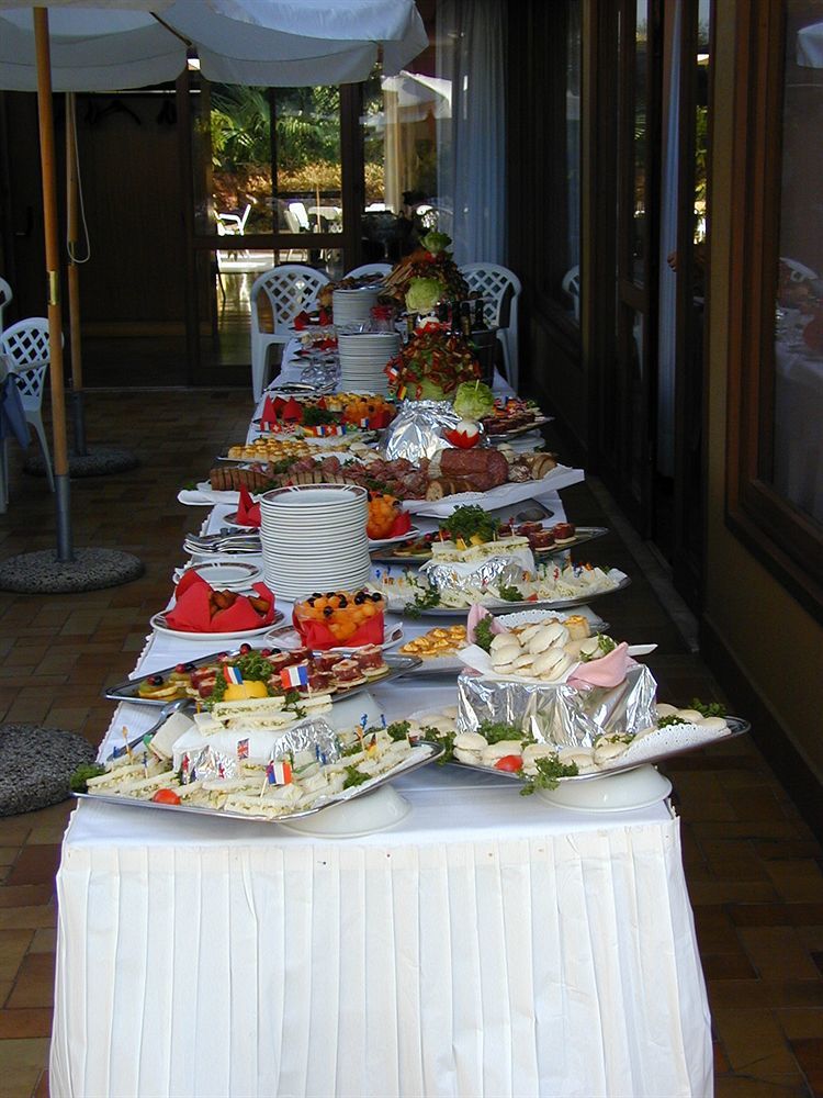 Aries Hotel Lesa Luaran gambar
