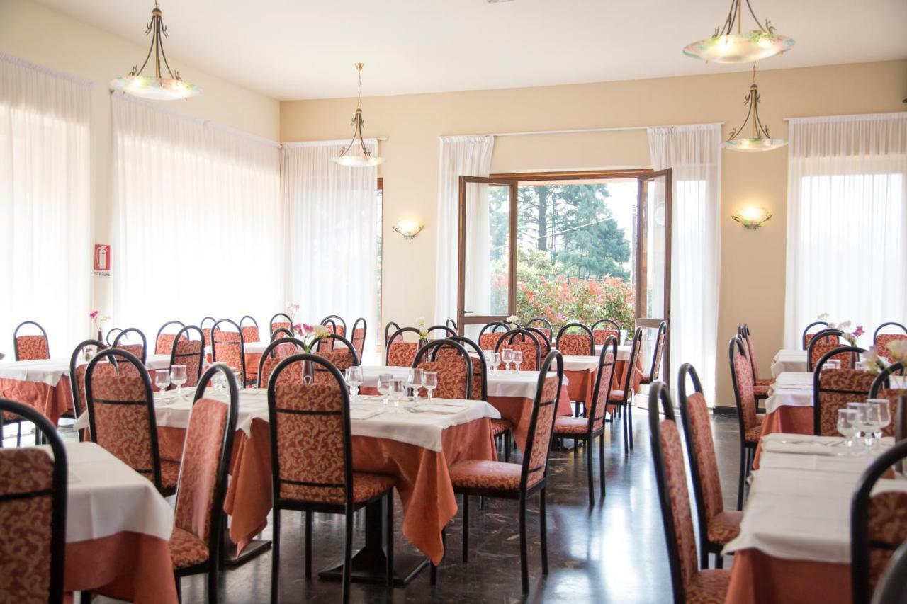 Aries Hotel Lesa Luaran gambar