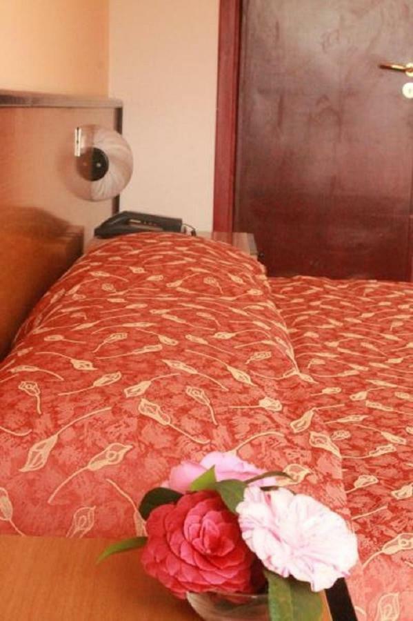 Aries Hotel Lesa Luaran gambar