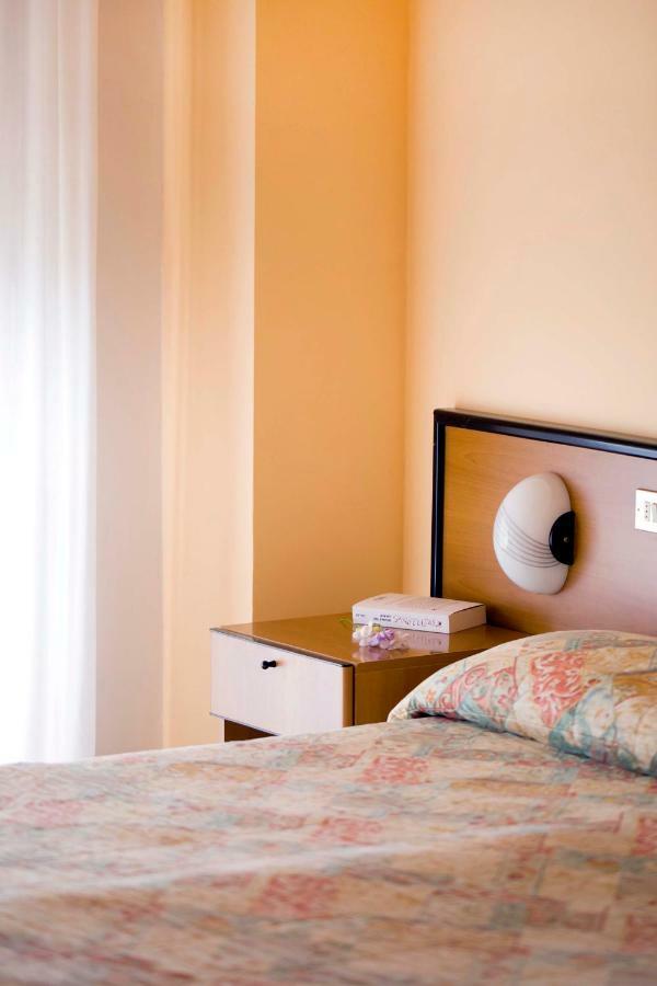 Aries Hotel Lesa Luaran gambar